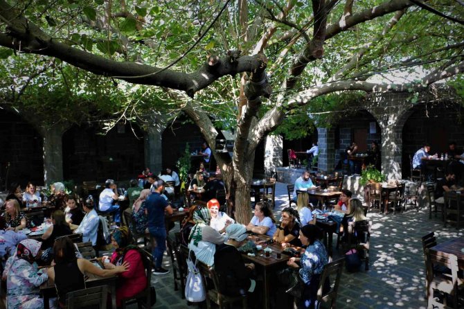 Diyarbakır’ın Tarihi Kimliği Hanlar