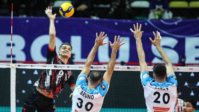 Axa Sigorta Efeler Ligi: Halkbank: 3 - Spor Toto: 0
