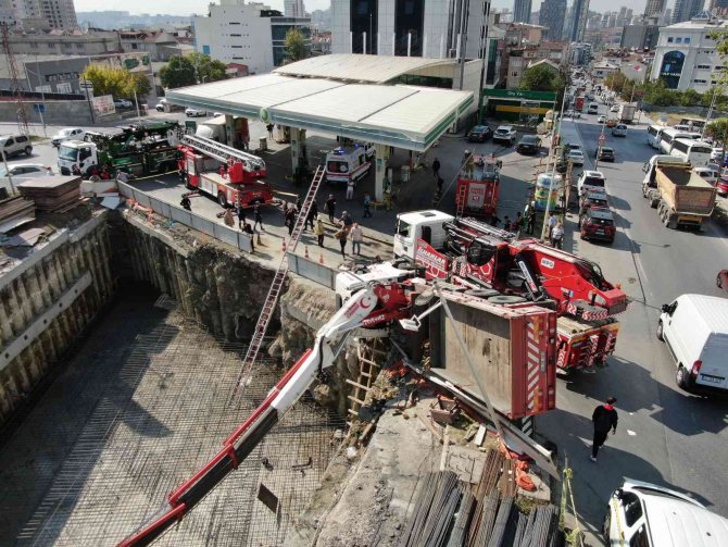 Akaryakıt İstasyonu Yanında Vinç Devrildi: 1 Ölü
