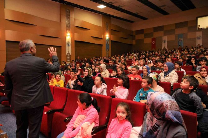 Suluovalı Çocuklar Hacivat Ve Karagöz İle Eğlendi