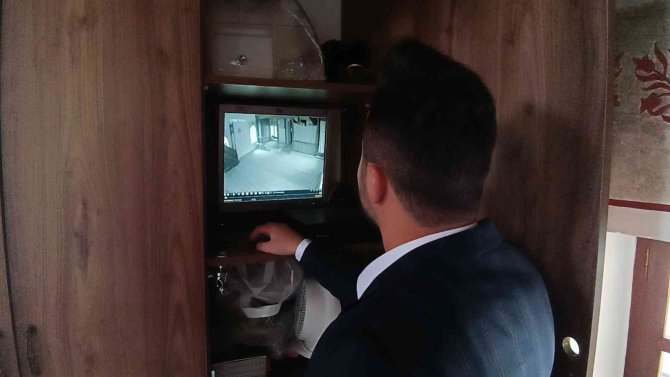 Hırsızlar Caminin Musluklarını 8’inciye Çaldı, Cemaat Abdest Alamıyor