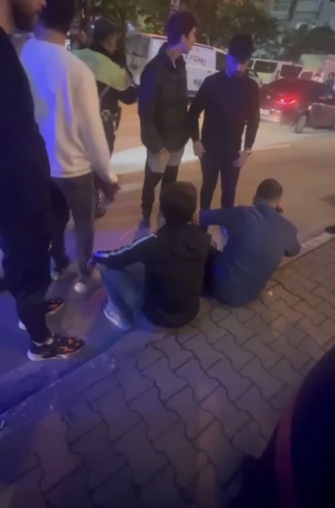Bursa’da Yol Verme Meselesi Yüzünden Tartıştığı Kişiyi Bıçaklayarak Kaçtı