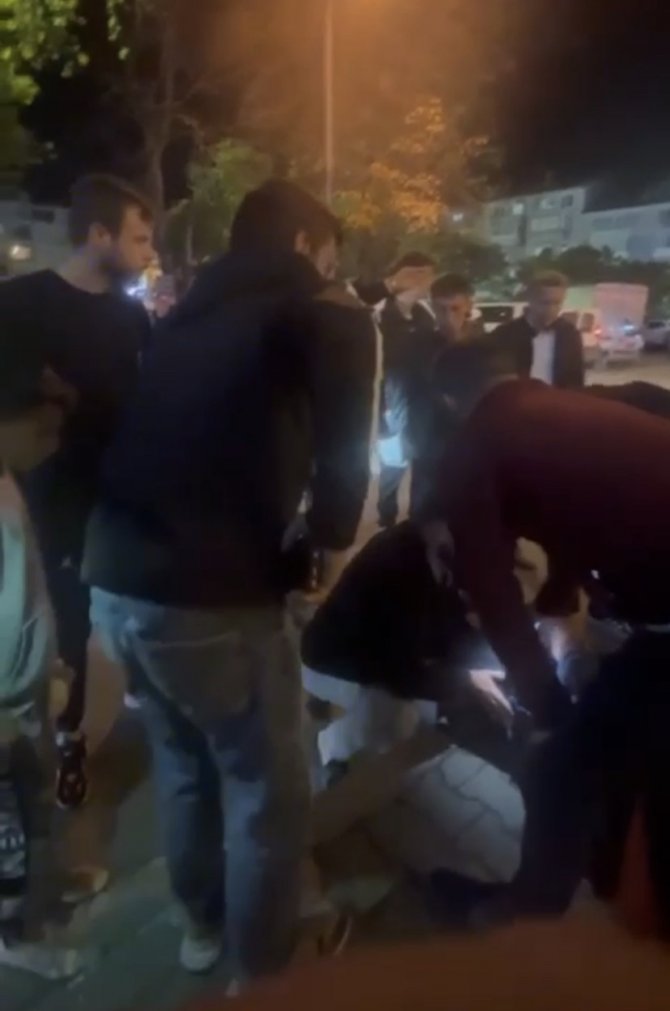 Bursa’da Yol Verme Meselesi Yüzünden Tartıştığı Kişiyi Bıçaklayarak Kaçtı