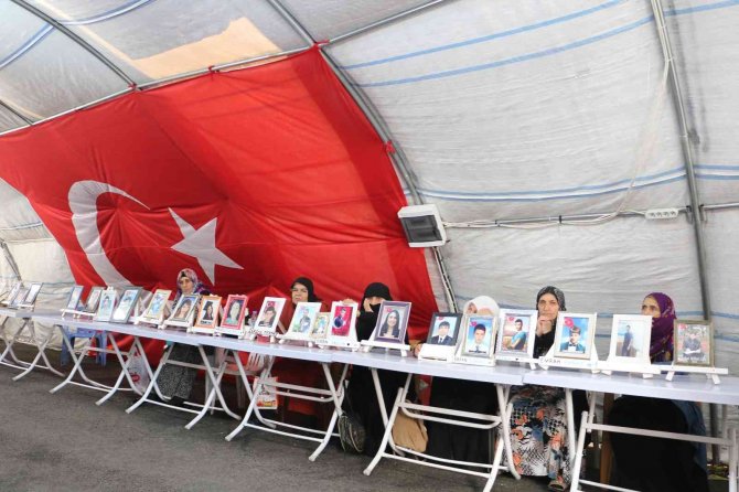 Evlat Nöbetindeki Babadan Hdp’li Beştaş’a Tepki