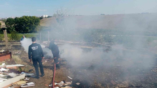 ‘Çöpleri Tutuşturayım’ Derken Az Daha Evi Yakacaktı