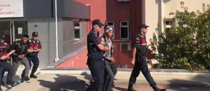 Çaldıkları Araçla Yakalanmamak İçin Başka Bir Aracın Plakasını Çaldılar