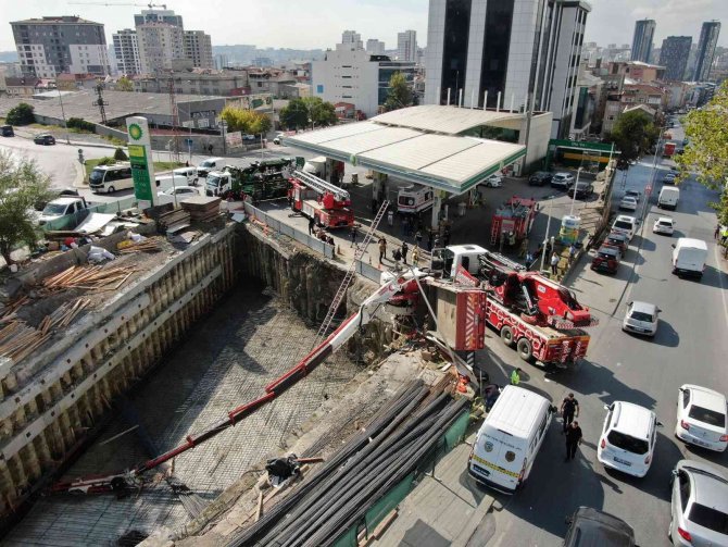Akaryakıt İstasyonu Yanında Vinç Devrildi: 1 Ölü