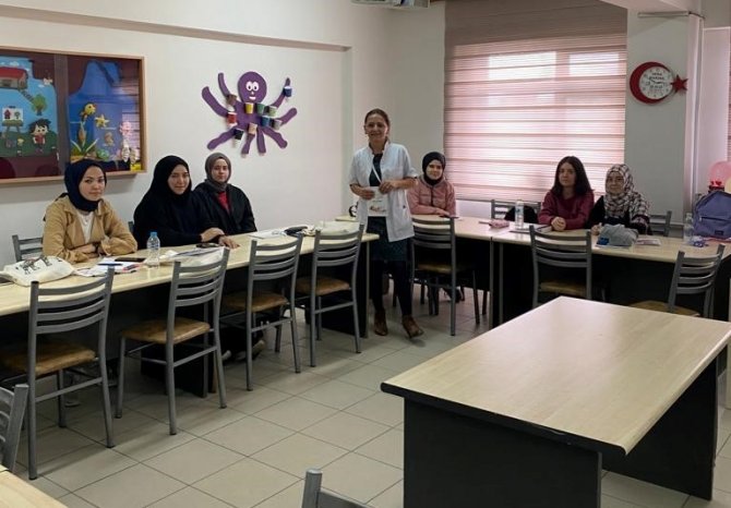 Çocuk Gelişimi Kursiyerlerine Anne Sütünün Önemi Anlatıldı