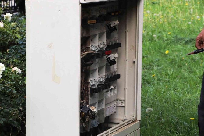 Elektrik Panosundan Çıkan Duman Paniğe Yol Açtı