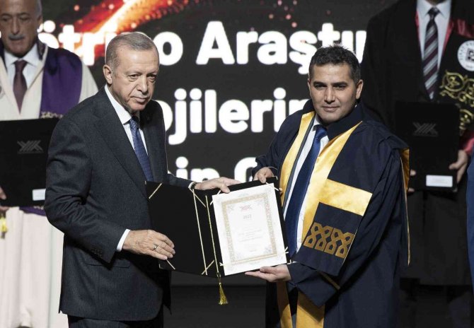 Cumhurbaşkanı Recep Tayyip Erdoğan’dan Erü’ye Ödül