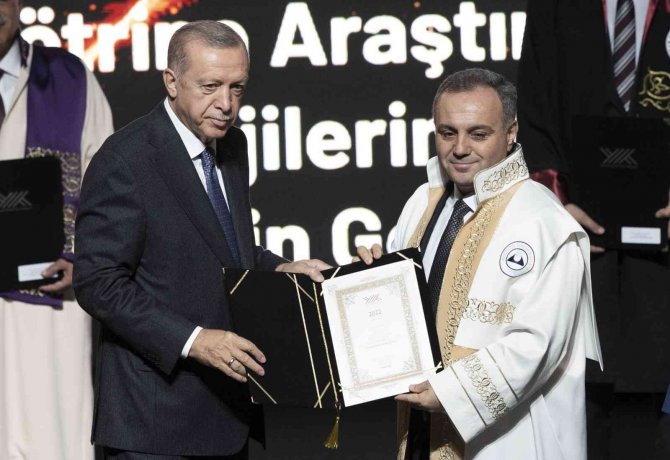 Cumhurbaşkanı Recep Tayyip Erdoğan’dan Erü’ye Ödül