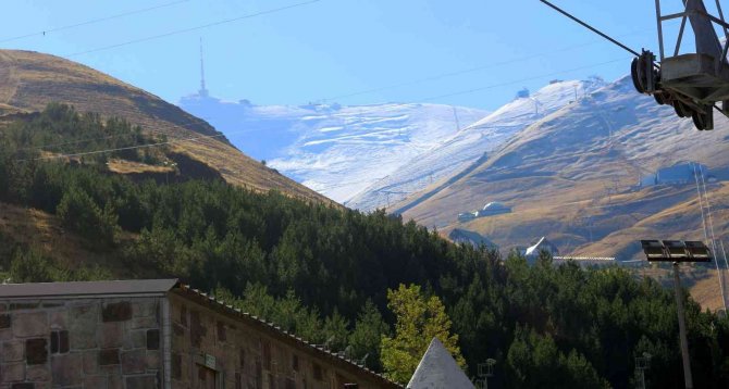 Erzurum’da Yüksek Kesimler Beyaza Büründü