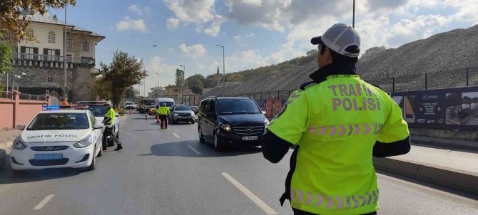 Fatih’te Dron Destekli Trafik Denetimi: Kurallara Uymayan Sürücülere Ceza Yağdı