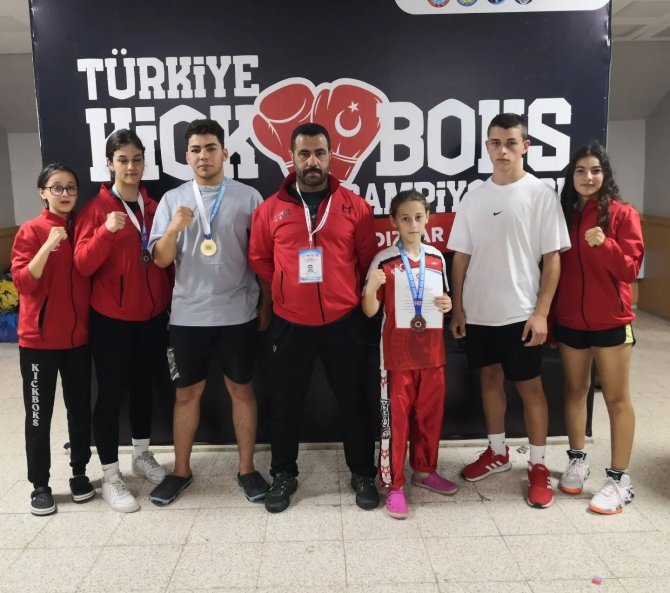 Türkiye Şampiyonu İ̇zmirli Sporcu Trafik Kazasında Hayatını Kaybetti