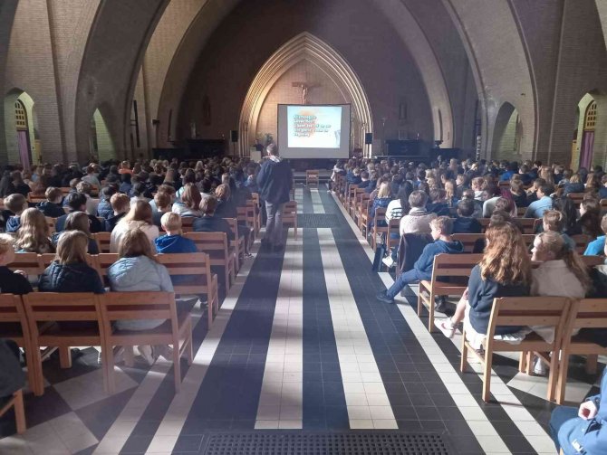Gediz Evliya Çelebi Anadolu Lisesi Belçika’da Kütahya’yı Tanıttı