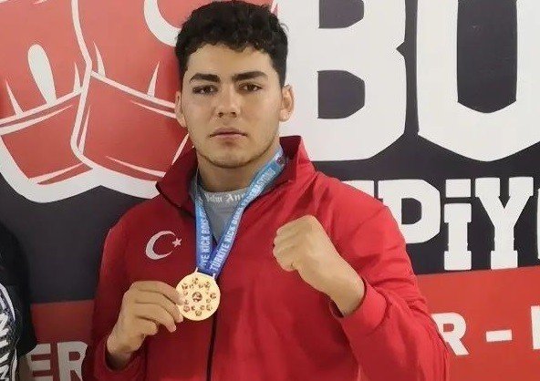 Türkiye Şampiyonu İ̇zmirli Sporcu Trafik Kazasında Hayatını Kaybetti