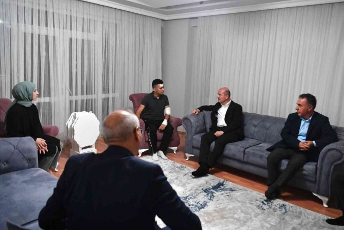 Bakan Soylu, Diyarbakır’da Kaza Geçiren Polislere Ziyarette Bulundu