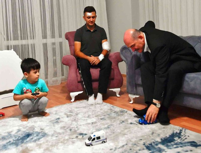 Bakan Soylu, Diyarbakır’da Kaza Geçiren Polislere Ziyarette Bulundu