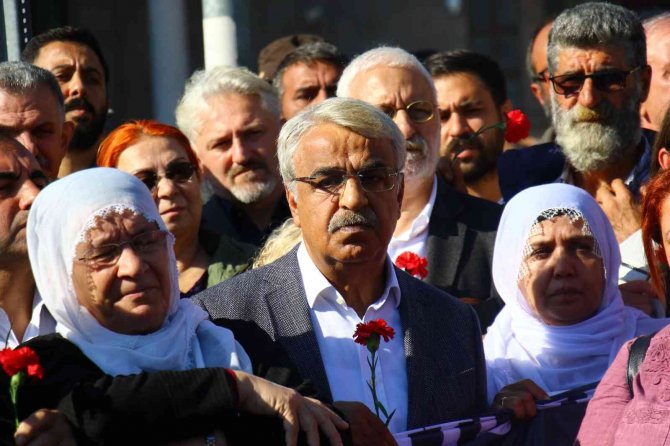 Ankara Garı Patlamasında Hayatını Kaybeden 103 Kişi Anıldı