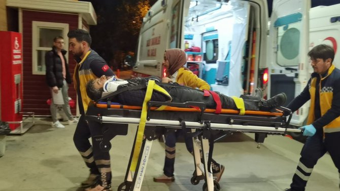 Bursa’da Otomobil İle Hafif Ticari Araç Çarpıştı: 4 Yaralı