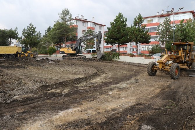 Asfaltlama Çalışmaları Emek Mahallesi’nde Sürüyor