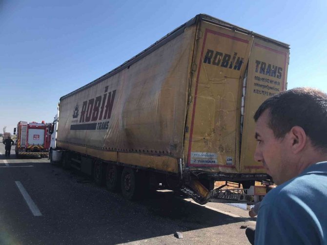 Kamyonla Tır Çarpıştı: 1 Yaralı