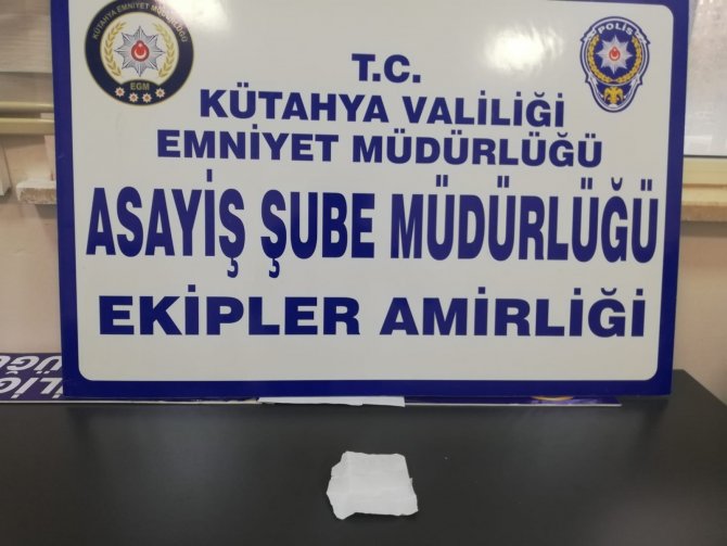 Kütahya’da İki Kişinin Üzerinde Uyuşturucu Bulundu