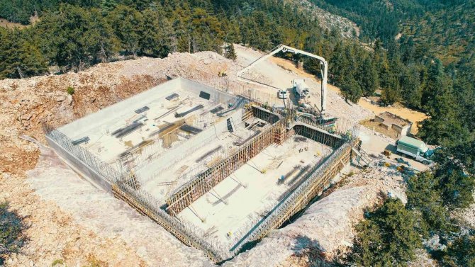 Toroslar’da Mahallelerin İçme Suyu Kapasitesi Artıyor