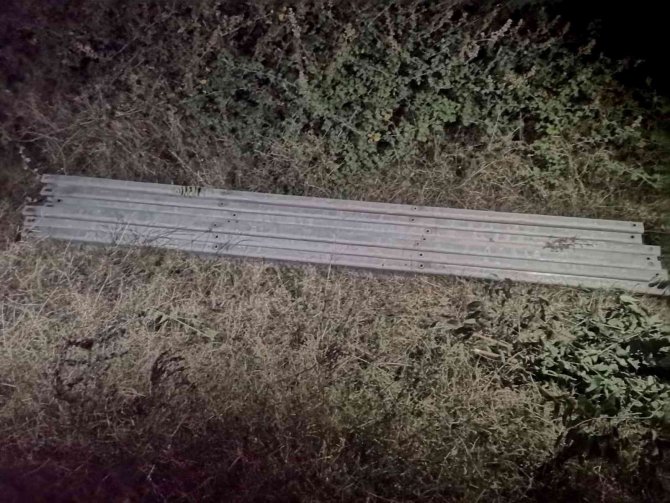 Yol Kenarındaki Bariyerleri Çalan Şahsı Jandarma Suçüstü Yaptı