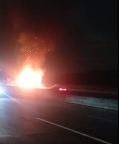 Rulo Kağıt Yüklü Tır, Avrupa Otoyolu’nda Alev Topuna Döndü