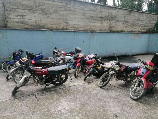 Polisten Motosiklet Uygulaması: 11 Motosiklet Trafikten Men Edildi