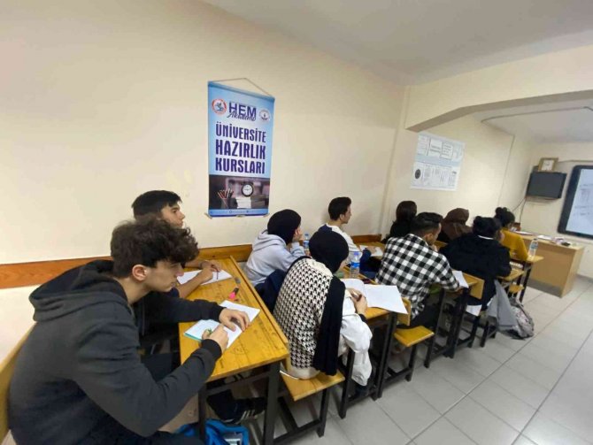 İ̇lkadım Hem’den 679 Üniversite Adayına Ücretsiz Kurs