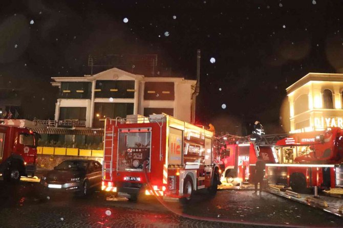 Otelin Çatı Katı Alev Alev Yandı