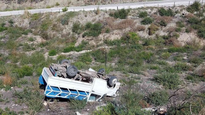 Osmaniye’de Kamyonet Şarampole Devrildi: 1 Ölü, 2 Yaralı