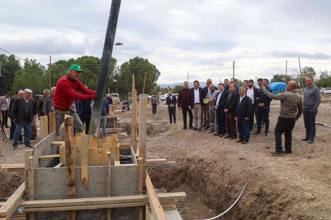 Uşak Belediyesi, Muharremşah Mahallesi’ne Çok Amaçlı Spor Salonu Kazandırıyor