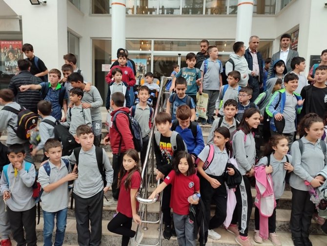 Simav’da Öğrencilerin Sinema Keyfi