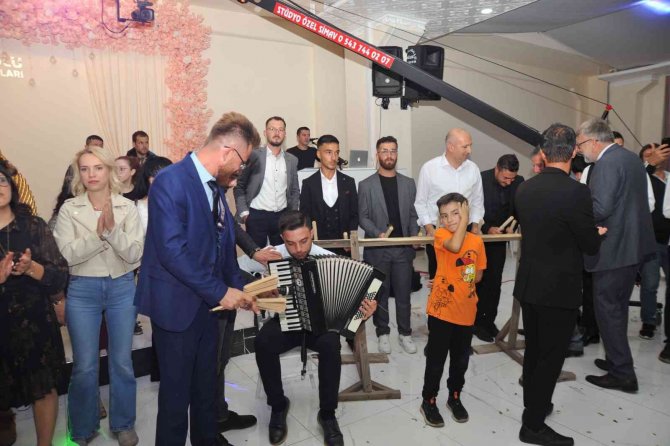 Düğündeki Gösterileri Davetlilere Unutulmaz Anlar Yaşattı