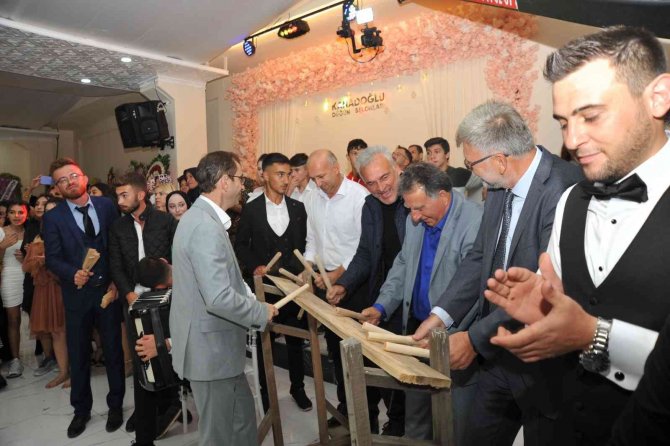 Düğündeki Gösterileri Davetlilere Unutulmaz Anlar Yaşattı