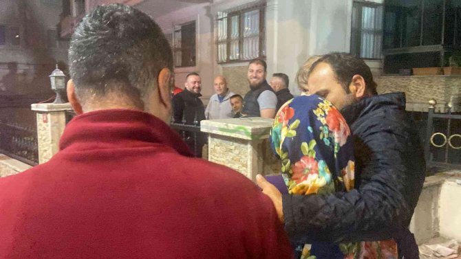 Sultangazi’de 12 Katlı Binada Korkutan Yangın: Dumandan Etiklenen Onlarca Vatadandaşı İtfaiye Ekipleri Kurtardı