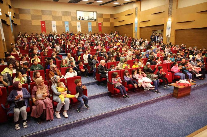 Suluovalı Çocuklar Hacivat Ve Karagöz İle Eğlendi