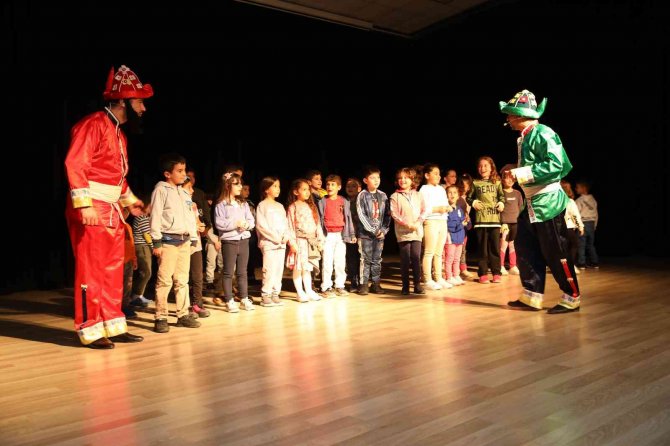 Suluovalı Çocuklar Hacivat Ve Karagöz İle Eğlendi