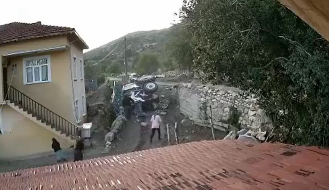 Duvara Çarparak Devrildi, O Anlar Güvenlik Kamerasına Yansıdı