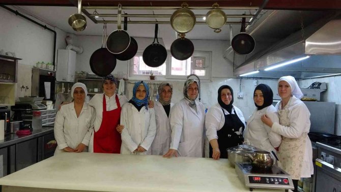 Üniversite Mezunlarından Aşçılık Kursuna Yoğun İlgi