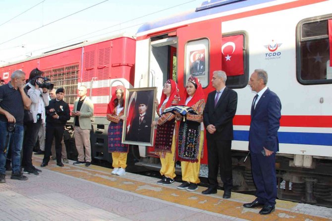 Manisalılar 97 Yıl Önceki Heyecanı Yaşadı