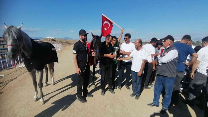 Rahvan Atları Birincilik İçin Yarıştı