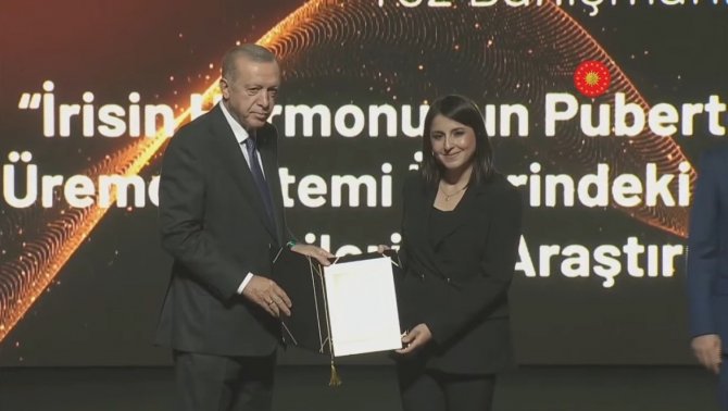 Cumhurbaşkanı Erdoğan’dan Fü’ye Ödül