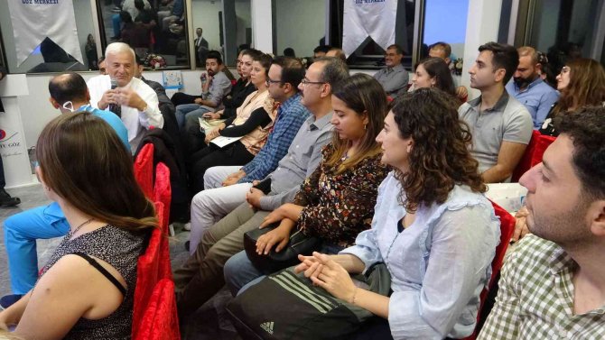 Göz Doktorlarına Canlı Yayında 4 Ameliyat