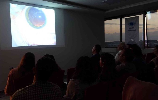 Göz Doktorlarına Canlı Yayında 4 Ameliyat