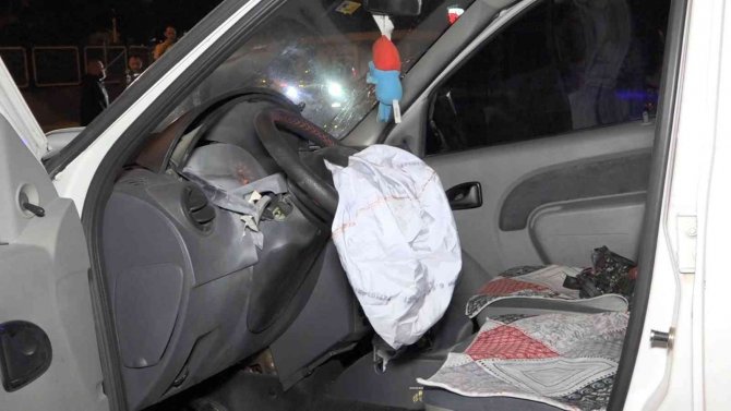Bursa’da Kontrolden Çıkan Araç Bariyerlere Çarptı
