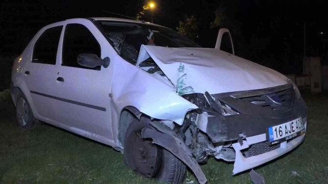 Bursa’da Kontrolden Çıkan Araç Bariyerlere Çarptı